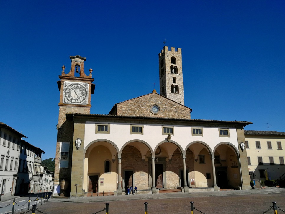 Impruneta - Chiesa: facciata esterna con portico, campanile, orologio e piazza.