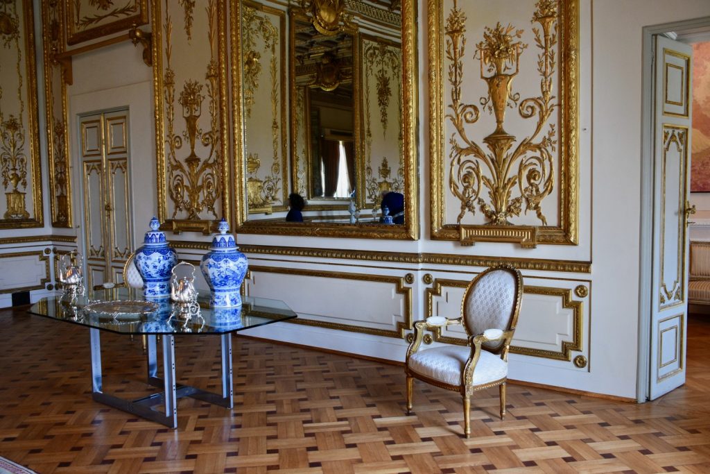 Palazzo Gianfigliazzi Bonaparte - salone dorato, porcellane e decorazione.
