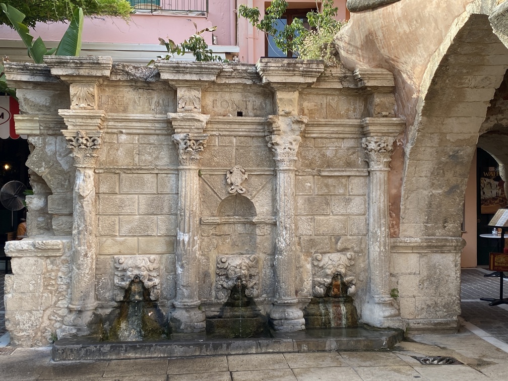 Rethymno - Fontana Rimondi frontale.