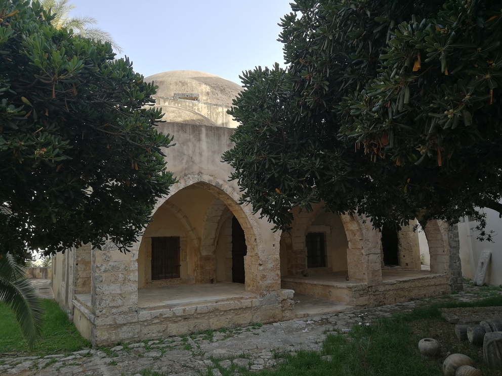 Rethymno - Moschea di Kara Pasha di fronte.