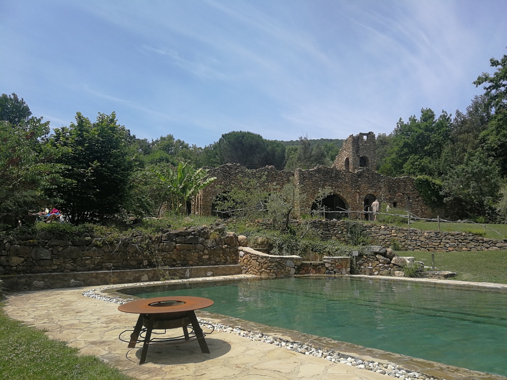 La Cerreta Terme - piscina esterna e struttura.
