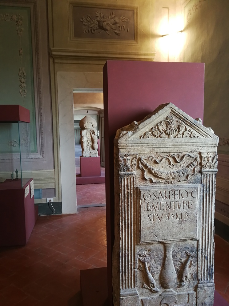 Villa Corsini a Castello - prospettiva sale con "Cippo da Settimello".