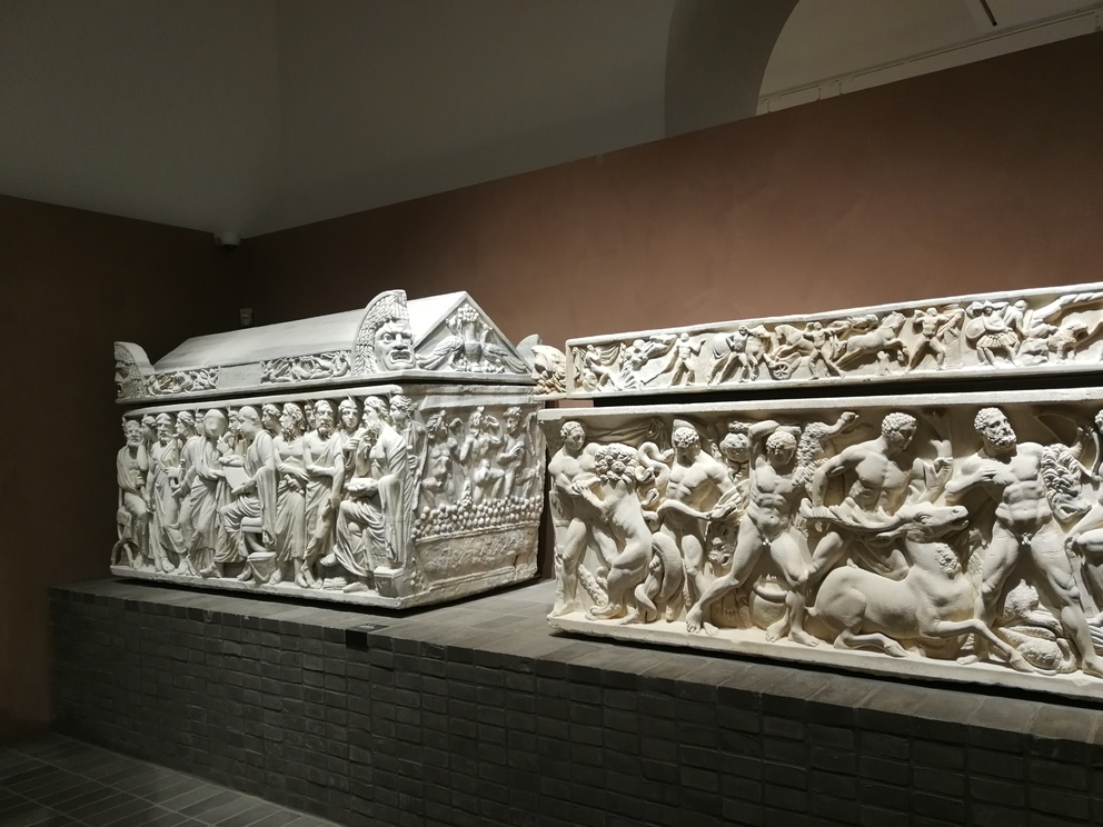 I Marmi Torlonia - due sarcofagi: di Lucio Pallio Peregrino (240-250 d.C.) e con le fatiche di Ercole (160-170 d.C.)