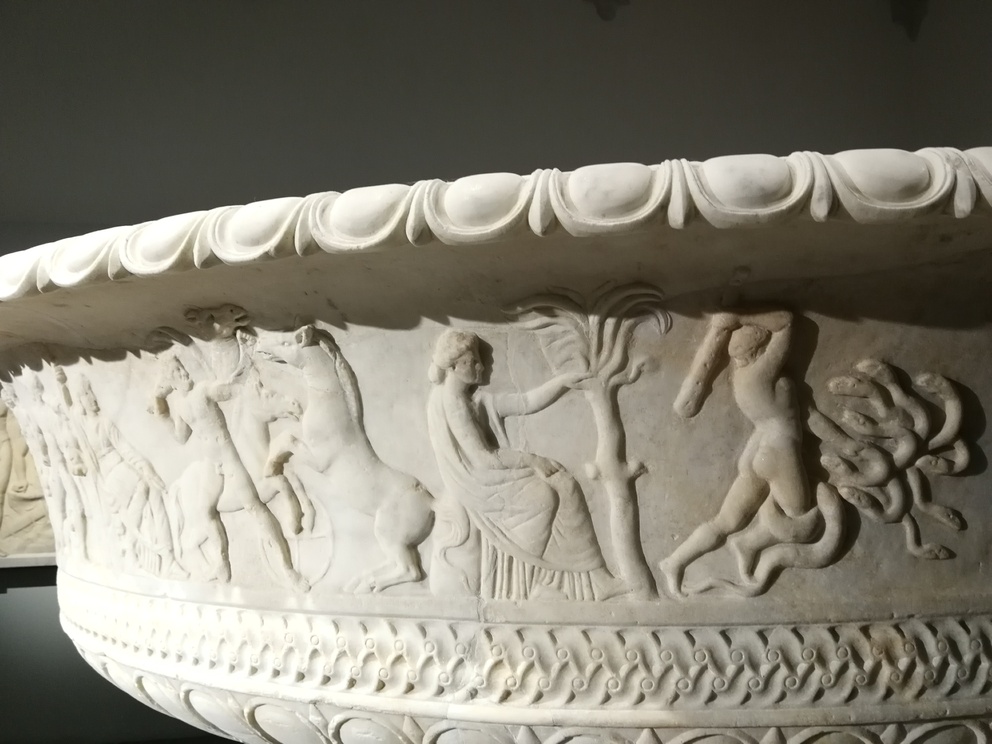 I Marmi Torlonia - tazza con le fatiche di Ercole, I sec. d.C., particolare.