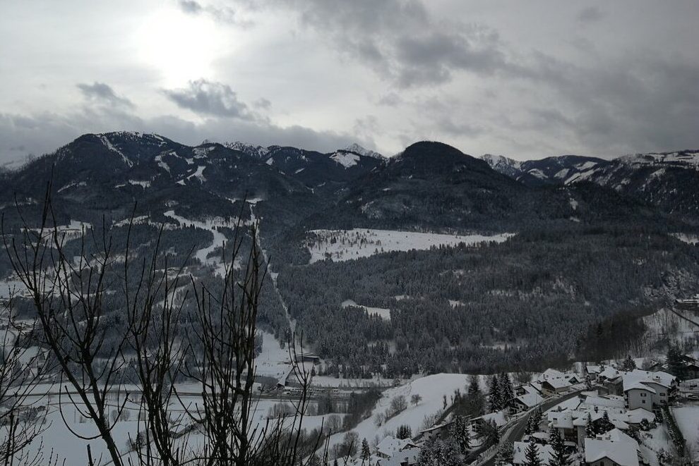 Panorama sulle montagne della Val di Fiemme.
