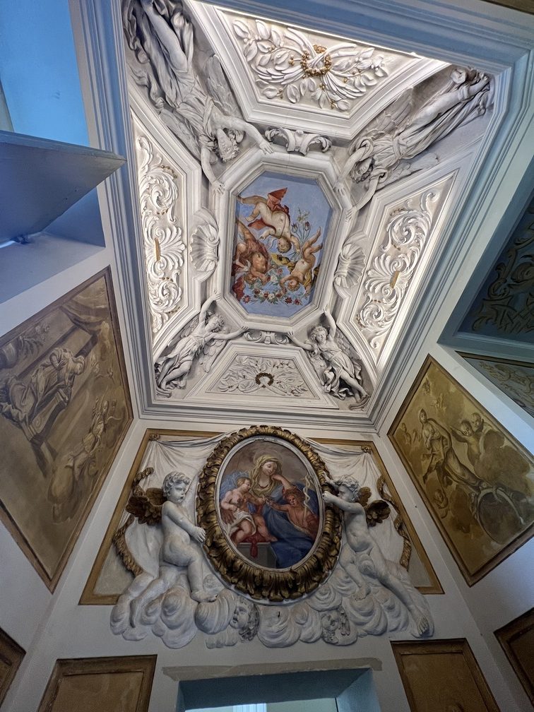 Villa Rospigliosi a Lamporecchio - affreschi monocromi e policromi.