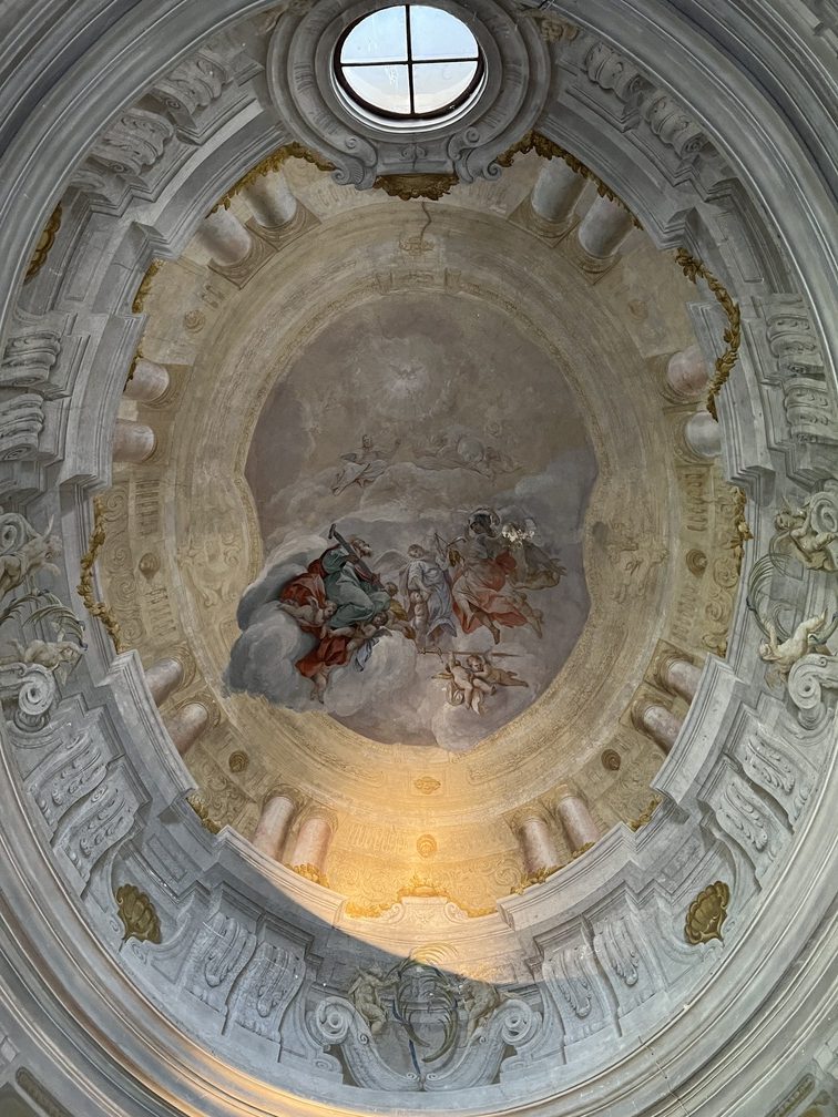 Villa Rospigliosi a Lamporecchio - volta affrescata della cappella.