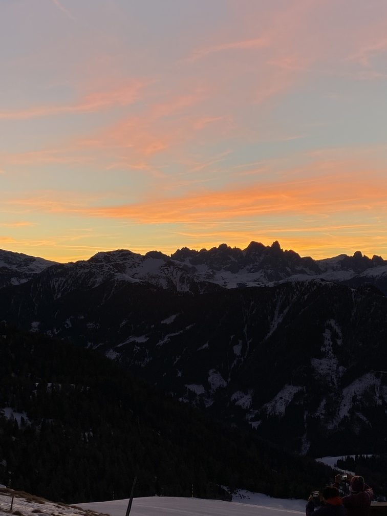 Trentino Ski Sunrise a Passo Feudo - primi chiarori dell'alba.