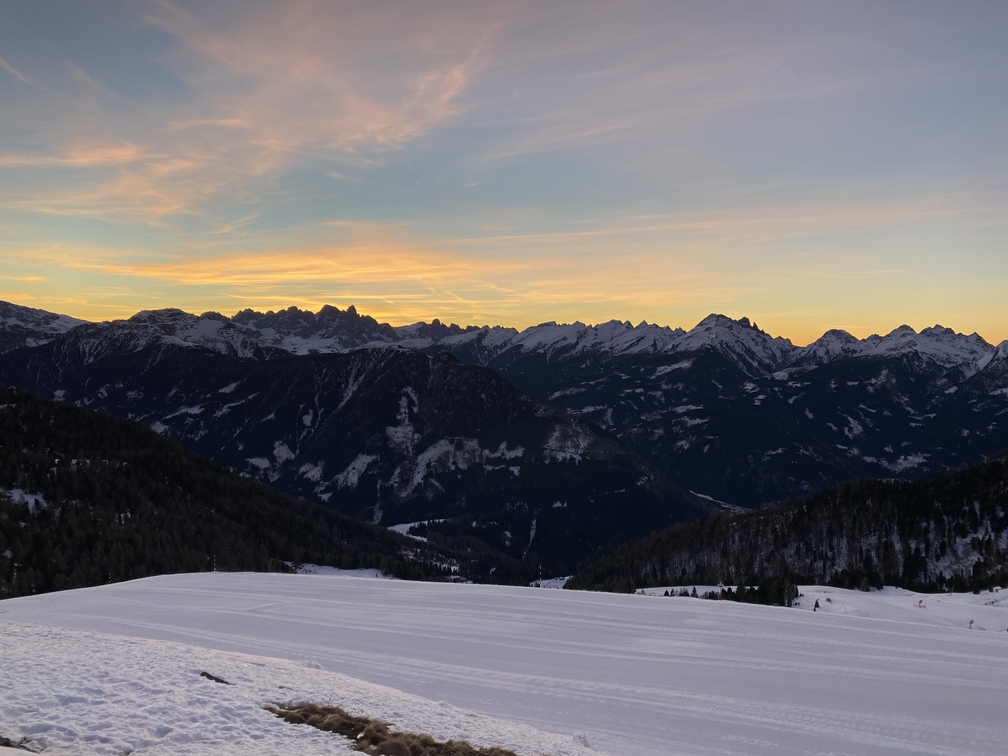 Trentino Ski Sunrise a Passo Feudo - primi chiarori dell'alba.