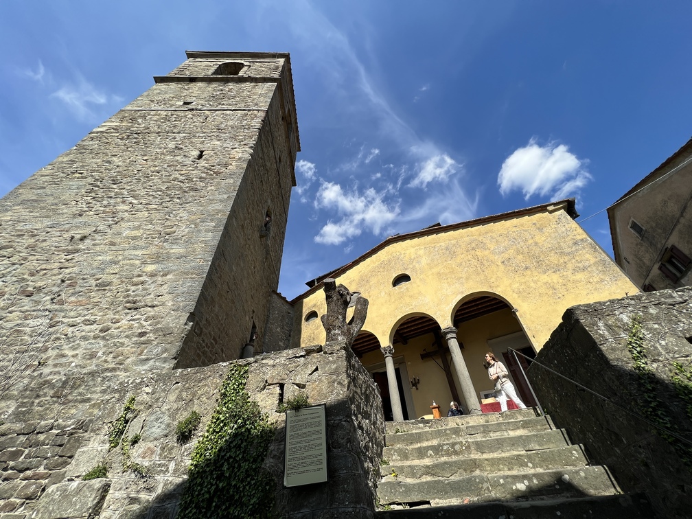 Piteglio - Chiesa di Santa Maria Assunta e torre campanaria.