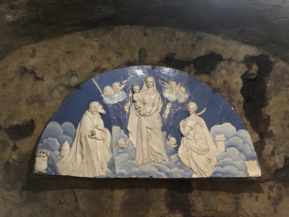 Museo delle Miniere a Montecatini Val di Cecina - lunetta in maiolica con la Madonna, San Sisto e Santa Barbara.