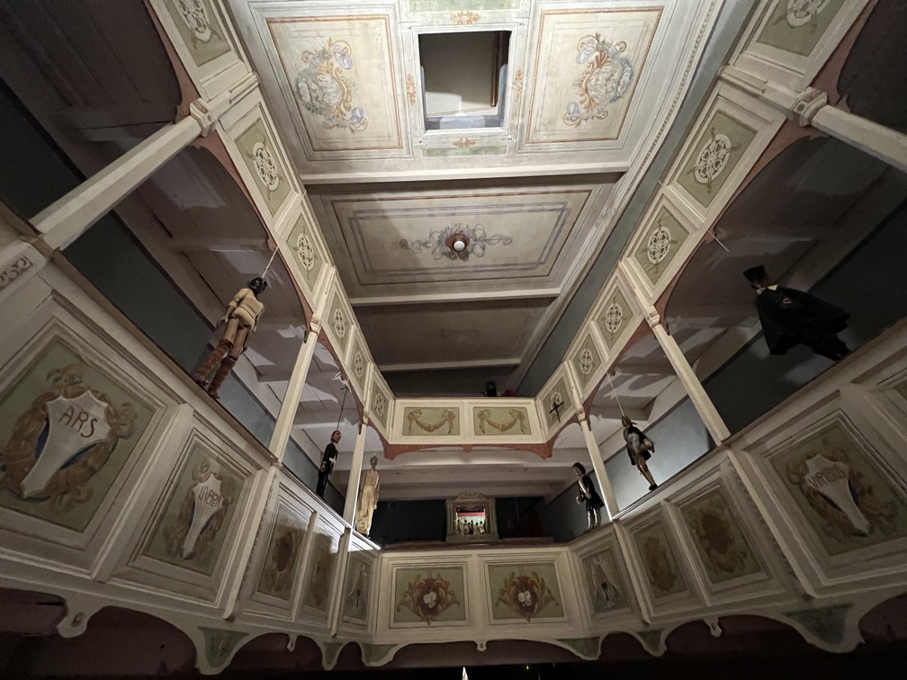 Teatrino di Vetriano - soffitto e palchi.