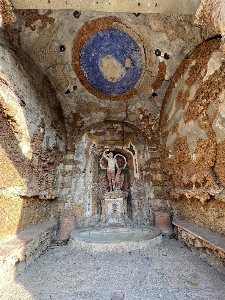 Villa Aldobrandini Banchieri Rospigliosi - grotta.