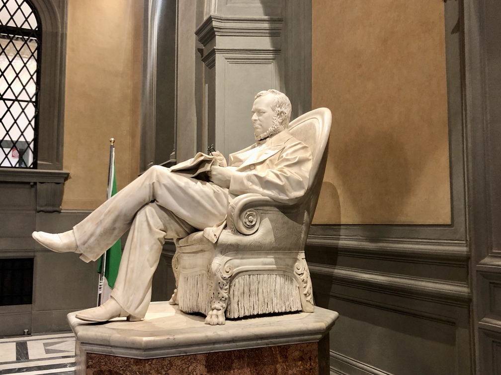 Banca d'Italia - Statua di Cavour.