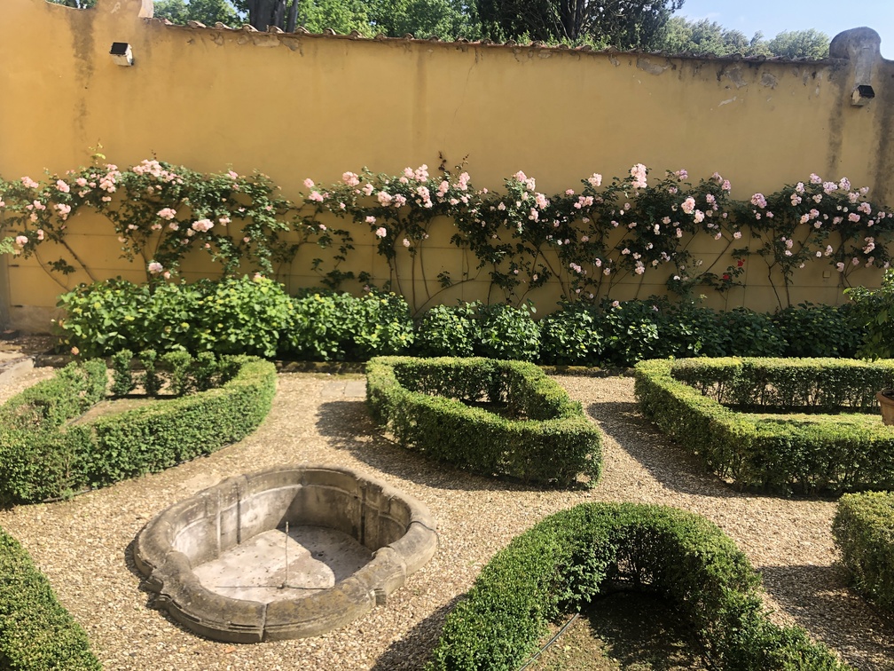 Villa Lemmi Tornabuoni - giardino all'italiana.
