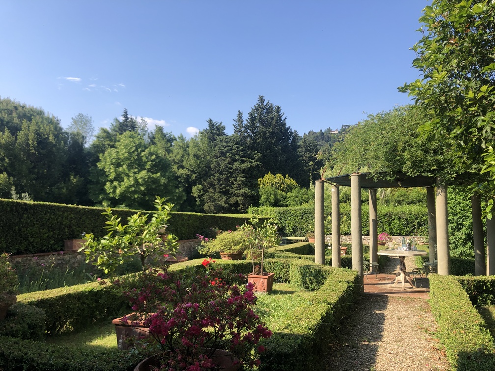 Villa Le Pergole - giardino interno.