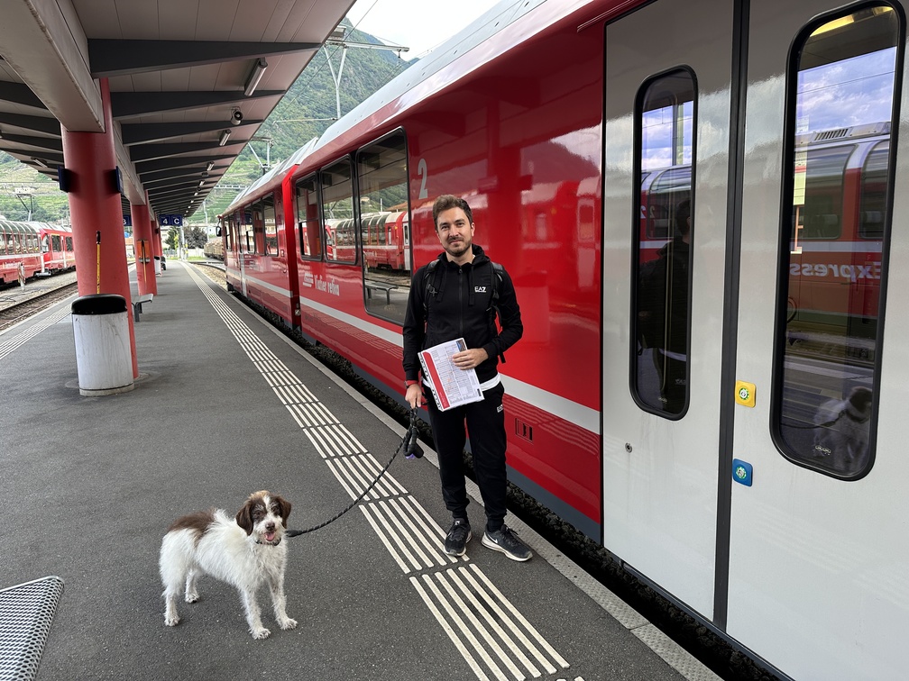 Trenino Rosso del Bernina - stazione di Tirano; Lorenzo e Frida.