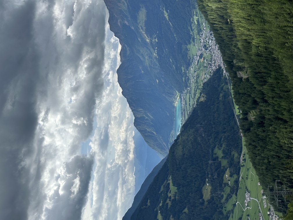 Trenino Rosso del Bernina - Giardino dei Ghiacciai, panorama sulla valle di Poschiavo.