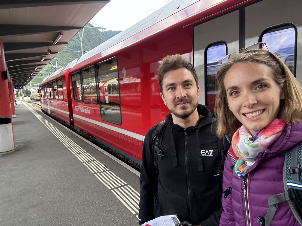 Trenino Rosso del Bernina - stazione di Tirano; Lorenzo e Federica.