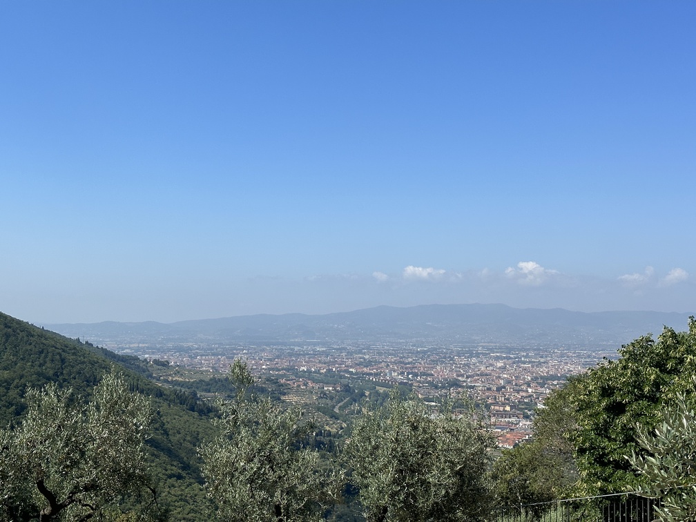 Trekking Rio Buti - panorama su Prato.