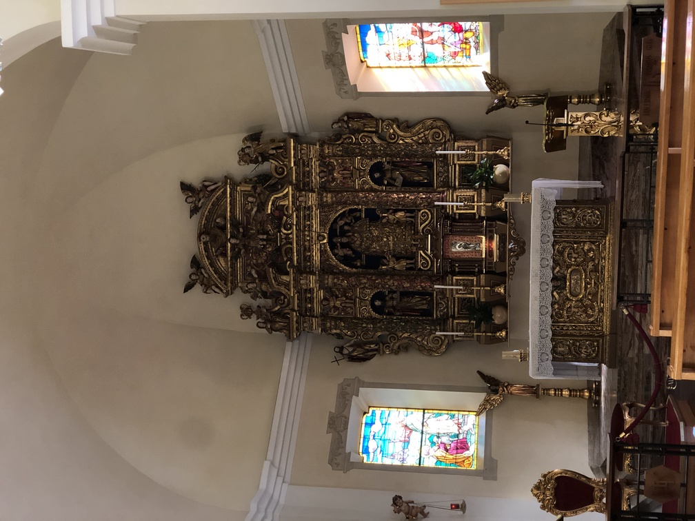 Soraga di Fassa - Chiesa dei Santi Pietro e Paolo, altare maggiore.