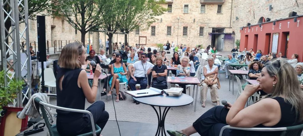 Presentazione del romanzo a Firenze, organizzata da AIAU ODV presso il Caffè Letterario Le Murate.