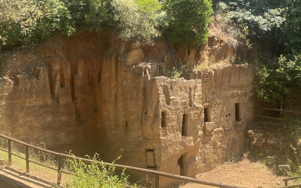 Necropoli delle Grotte a Populonia.
