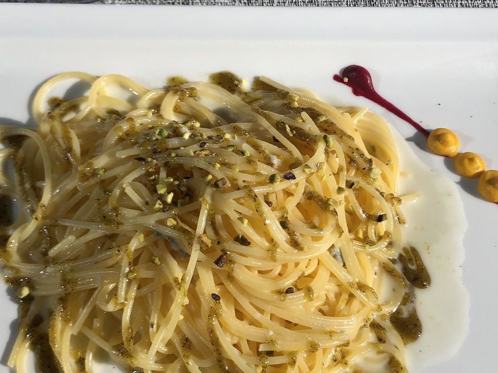 Chalet 44 - spaghetti senza glutine al pesto di pistacchi.