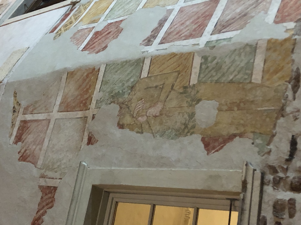 Casa Bertelli - affreschi esterni, famiglia dei Silvani, uomo.