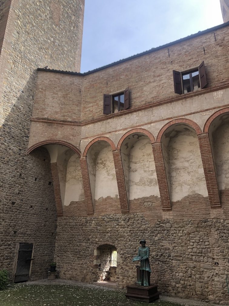 Rocca di Vignola - cortile interno.